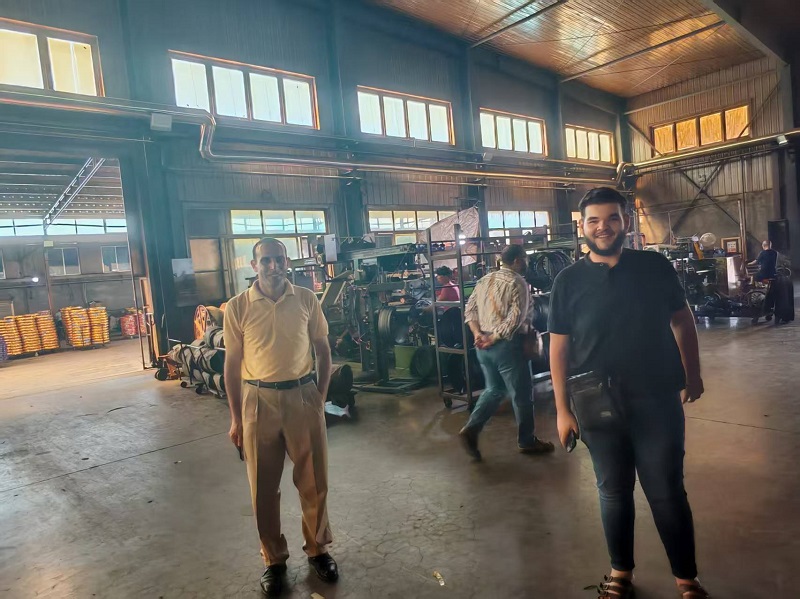 Motorbanden en binnenbanden krijgen erkenning van Egyptische klant tijdens fabrieksbezoek
